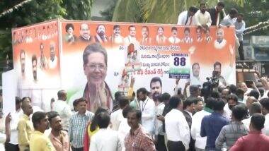 Telangana Election Results 2023: तेलंगाना में धमाकेदार जीत की ओर कांग्रेस, जश्न में डूबे कार्यकर्त्ताओं ने सोनिया-राहुल के पोस्टर को दूध से नहलाया, देखें वीडियो