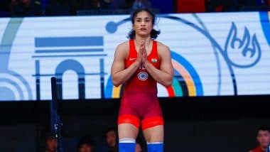 Paris Olympics में मिला निराशा, Vinesh Phogat ने राजनीति की तरफ बढ़ाई कदम, चचेरी बहन बबीता फोगाट के खिलाफ लड़ सकती है हरियाणा विधानसभा चुनाव
