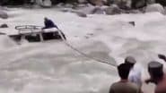 Uttarkashi: उत्तरकाशी में अनियंत्रित गाड़ी सीधे उफनती नदी में जा गिरी! कार का ड्राईवर छत पर जान बचाने के लिए बैठा, लोगों ने रस्सी के सहारे खींचा बाहर;VIDEO